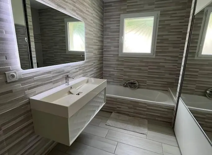 Maison 3 Avec Piscine Chauffee 빌라 *